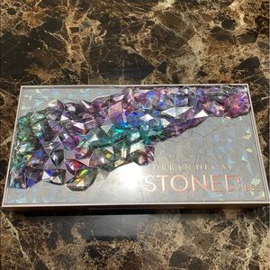 Urban Decay Stoned Vibes eyeshadow palette